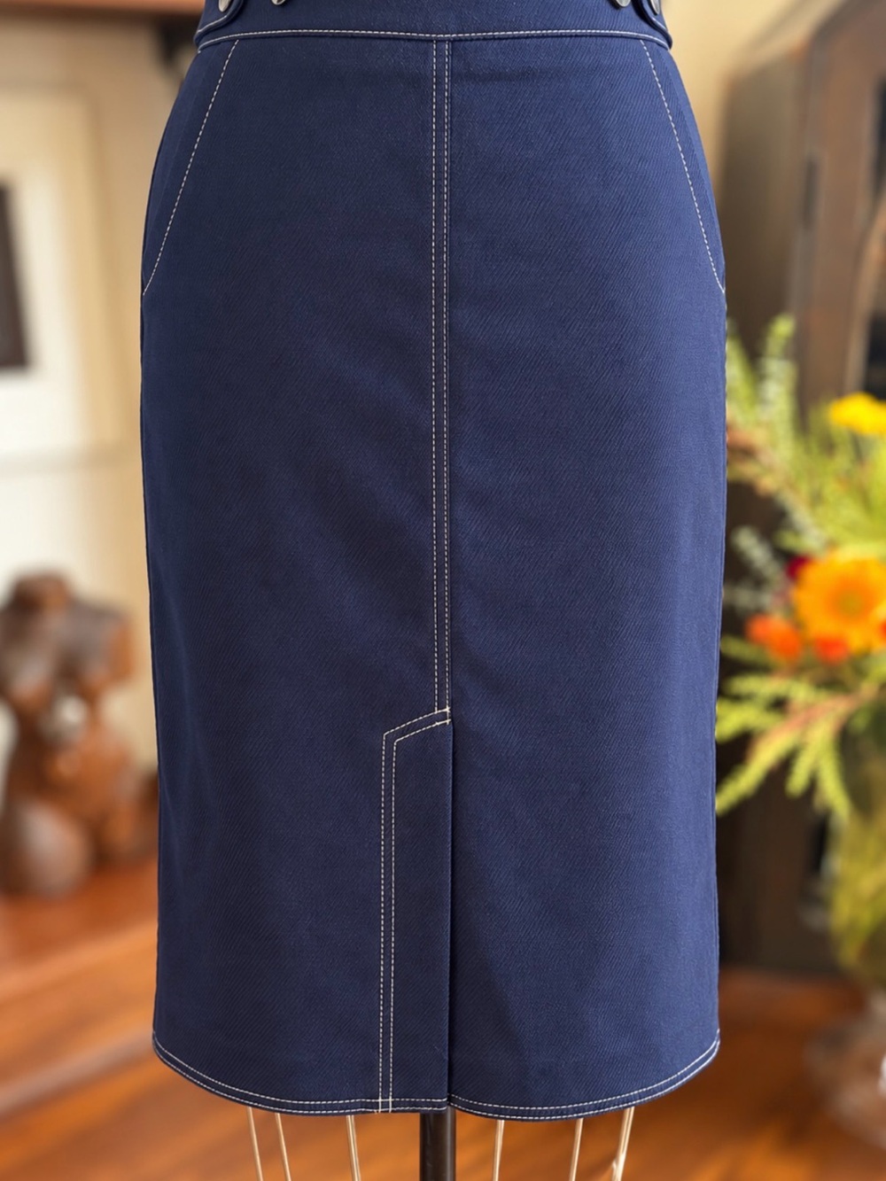 Ann Taylor Factory Utility Pencil Skirt Button Tab Navy White Stitching size 4